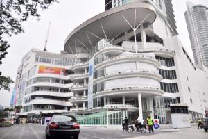 Gurney Paragon Mall